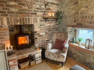 Cottage Sleeps 5 with Parking and Garden - 7