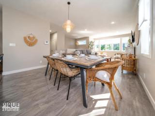 BoHo House-Sleeps 17-Garage-3 Kitchens-Fireplace - 7