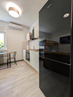 Bright & Sunny Studio - 6