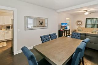 Spacious Home in DT Libertyville Near Naval Base - 5