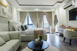 Floria Luxury Studio with Balcony by OrangeBrix - 0