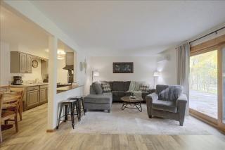 Lakefront Escape in Eagle River! Boat, Fish + Play - 0
