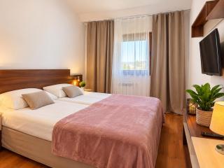 Belvedere Holiday Club-Private Apartment with Free Pool, SPA & Fitness Access - 5