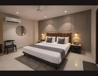 Family Hotel P & G Near New Delhi Railway Station & Connaught Palace - 1