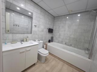 NEW Central 1 Bed w Pool, Darts & Can Sleep Up To 6 Guests - 4