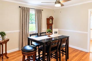 Pet-Friendly Home: Fire Pit & Winter Escape -  - 6