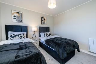 Free Parking Sleeps 6 3 Bedrooms Stunning Interior - 9