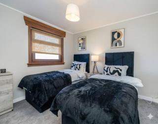 Free Parking Sleeps 6 3 Bedrooms Stunning Interior - 8