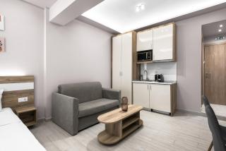 Lassani Studios, Nilie Hospitality MGMT - 7