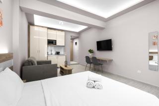 Lassani Studios, Nilie Hospitality MGMT - 3