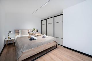 Łódź Mezzanine Studio with Parking, Small Private Garden, Parks Nearby - 9
