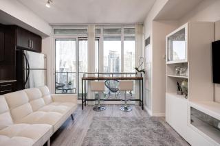 Cityscape 1BR Condo with Private Balcony amd WFH setup - 7