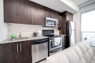 Cityscape 1BR Condo with Private Balcony amd WFH setup - 2