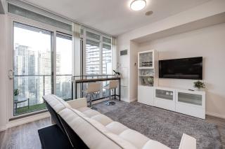 Cityscape 1BR Condo with Private Balcony amd WFH setup - 3
