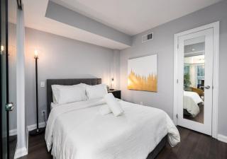 One of Toronto s finest 1BR Condo with a WFH Setup - 9
