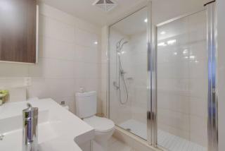 LUX 2BR 1BA Steps to CN Tower W Parking included - 7