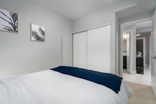 Modern Condo 1 BD 1BA with a Sofabed Downtown - 3