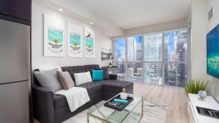 Luxury CN Tower View King Bed Balcony FREE PARK - Toronto - 0