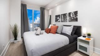 Luxury CN Tower View King Bed Balcony FREE PARK - Toronto - 7