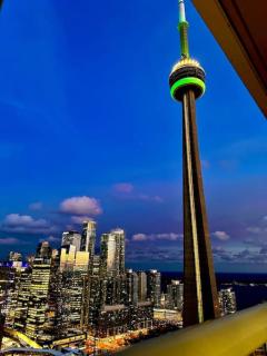 Luxury CN Tower View King Bed Balcony FREE PARK - Toronto - 5
