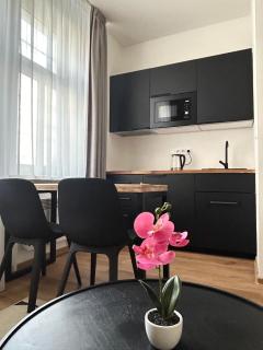 Minimalist Design Studio by Rentez - Prag - 0
