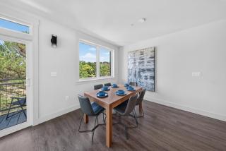 Staggerwing Loft - 2BR Above Bike Shop & Cafe - 5
