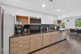 Staggerwing Loft - 2BR Above Bike Shop & Cafe - 2