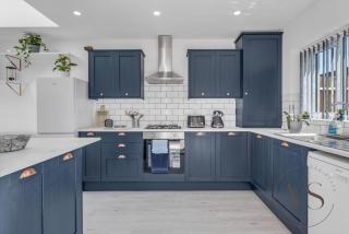 Modern 3BR Home in 9 Anson Rd Near Sandwell Hospital with Garden and Free Parking - 3
