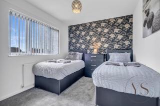 Modern 3BR Home in 9 Anson Rd Near Sandwell Hospital with Garden and Free Parking - 7