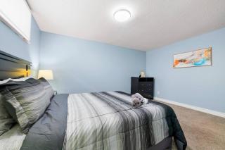 Cozy Suite - Walk to West Ed Mall - 3