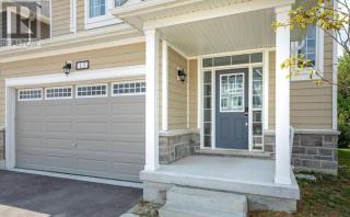 Spacious 4-Bedroom 4 Bathroom House Near Wasaga Beach - 8