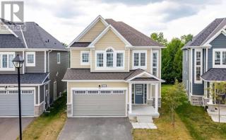 Spacious 4-Bedroom 4 Bathroom House Near Wasaga Beach - 7