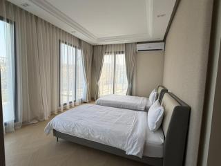 Upgraded 4 master Bedrooms and maidroom with pool Center of Hatta - 4