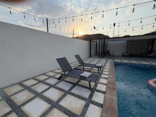 Upgraded 4 master Bedrooms and maidroom with pool Center of Hatta - 7