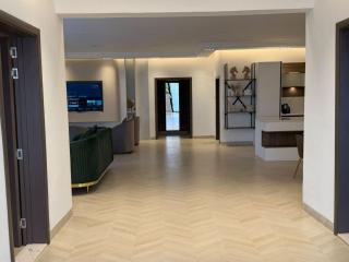 Upgraded 4 master Bedrooms and maidroom with pool Center of Hatta - 8