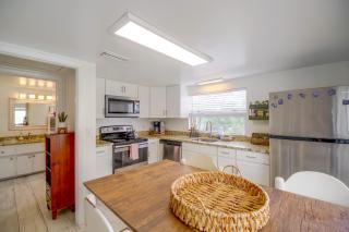 Walk to the Beach! Bright Cape Canaveral Apt - 4
