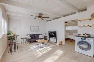 Remodeled Courtyard Apt w/King Bed, In-Unit W&D - Albuquerque - 0