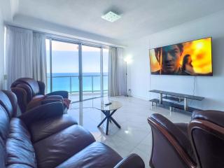 Azure 41 Level 41 Ocean Views Surfers - 7