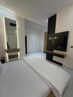 Monarch Suites - 7