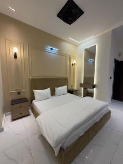 Monarch Suites - 6
