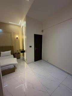 Monarch Suites - 5