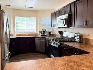 Spacious Midtown Home Walk to Lake & Downtown - 9