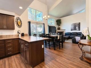 Spacious Midtown Home Walk to Lake & Downtown - 4