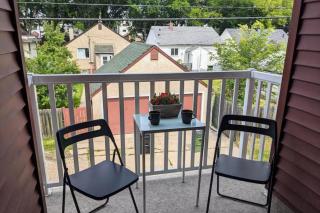 NEW, Euro-Style Suite, Whyte Avenue, AC, Netflix, Sleeps 6! - 9
