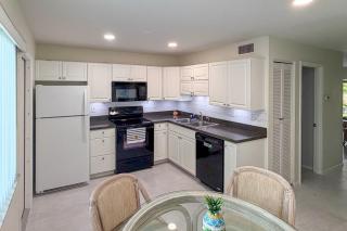 Cozy Condo w/ Pool Access 1 Mi From Siesta Key - 2
