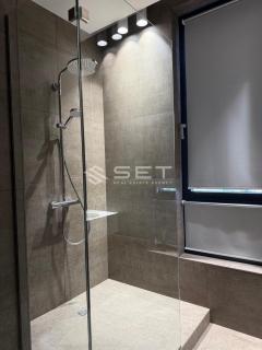Central Luxury 2-Bedroom Apartment with Private Parking - 5