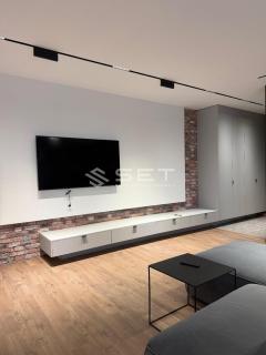 Central Luxury 2-Bedroom Apartment with Private Parking - 4