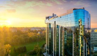 Central Luxury 2-Bedroom Apartment with Private Parking - 3