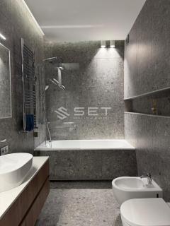 Central Luxury 2-Bedroom Apartment with Private Parking - 1