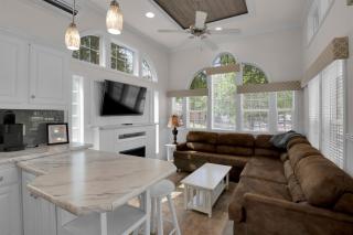 Charming 1BR Cottage with Loft near Dollywood - Pigeon Forge - 3